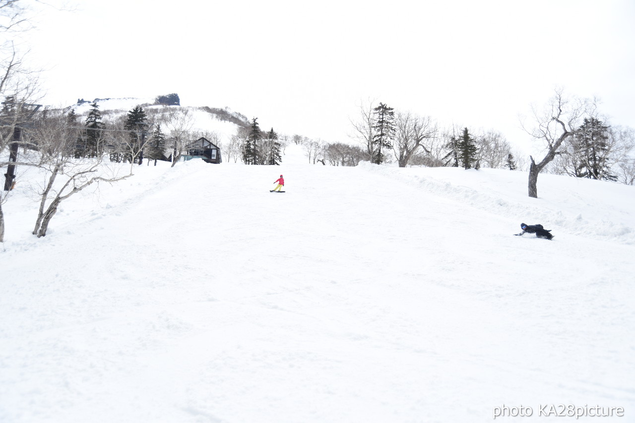 大雪山層雲峡黒岳ロープウェイスキー場　積雪 380cm！標高1,984ｍの黒岳山頂から大斜面にシュプールを描く(*^^)v 